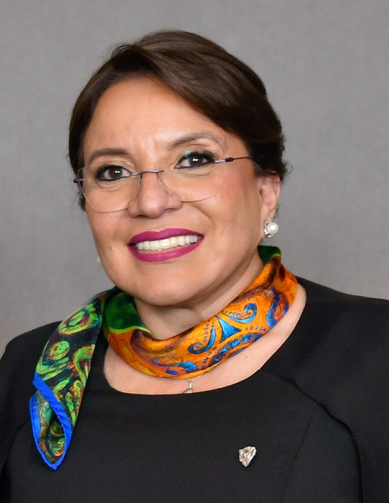 By Fotografía oficial de la Presidencia de Colombia - File:20230717 Bruselas Bilateral Honduras-Leo Queen 8734.jpg (Cropped), CC0, https://commons.wikimedia.org/w/index.php?curid=134905618